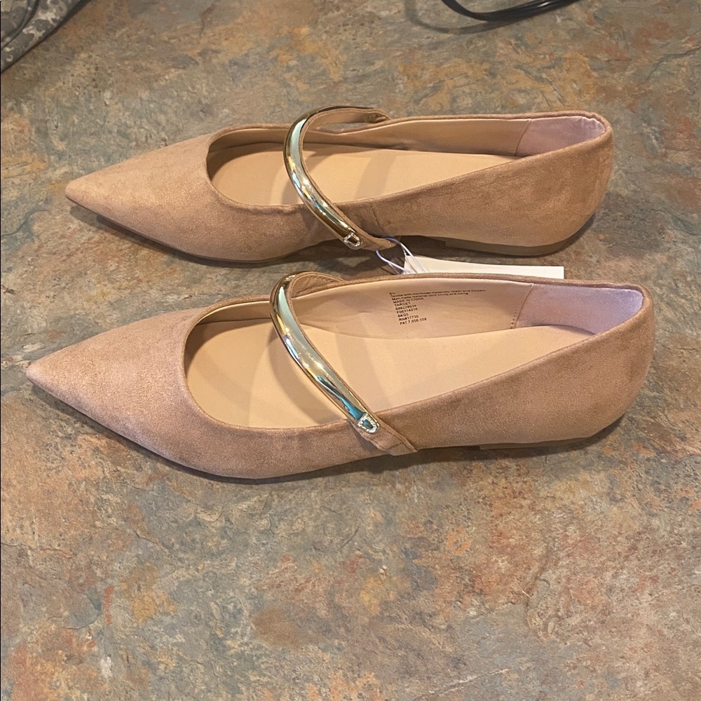 A New Day Women’s Tan Flats with Gold Accent Size 9.5 NWT - Picture 2 of 6